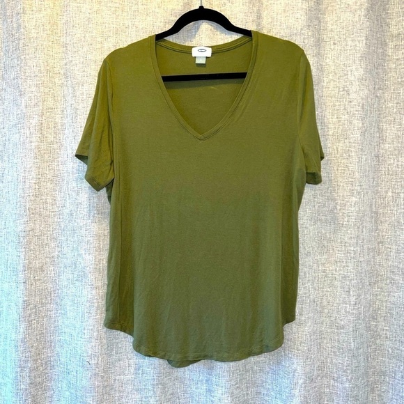 *Women’s Old Navy Tee Large - Picture 1 of 4